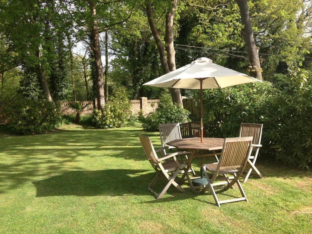 Tanglewood Gatwick Bed & Breakfast 4*